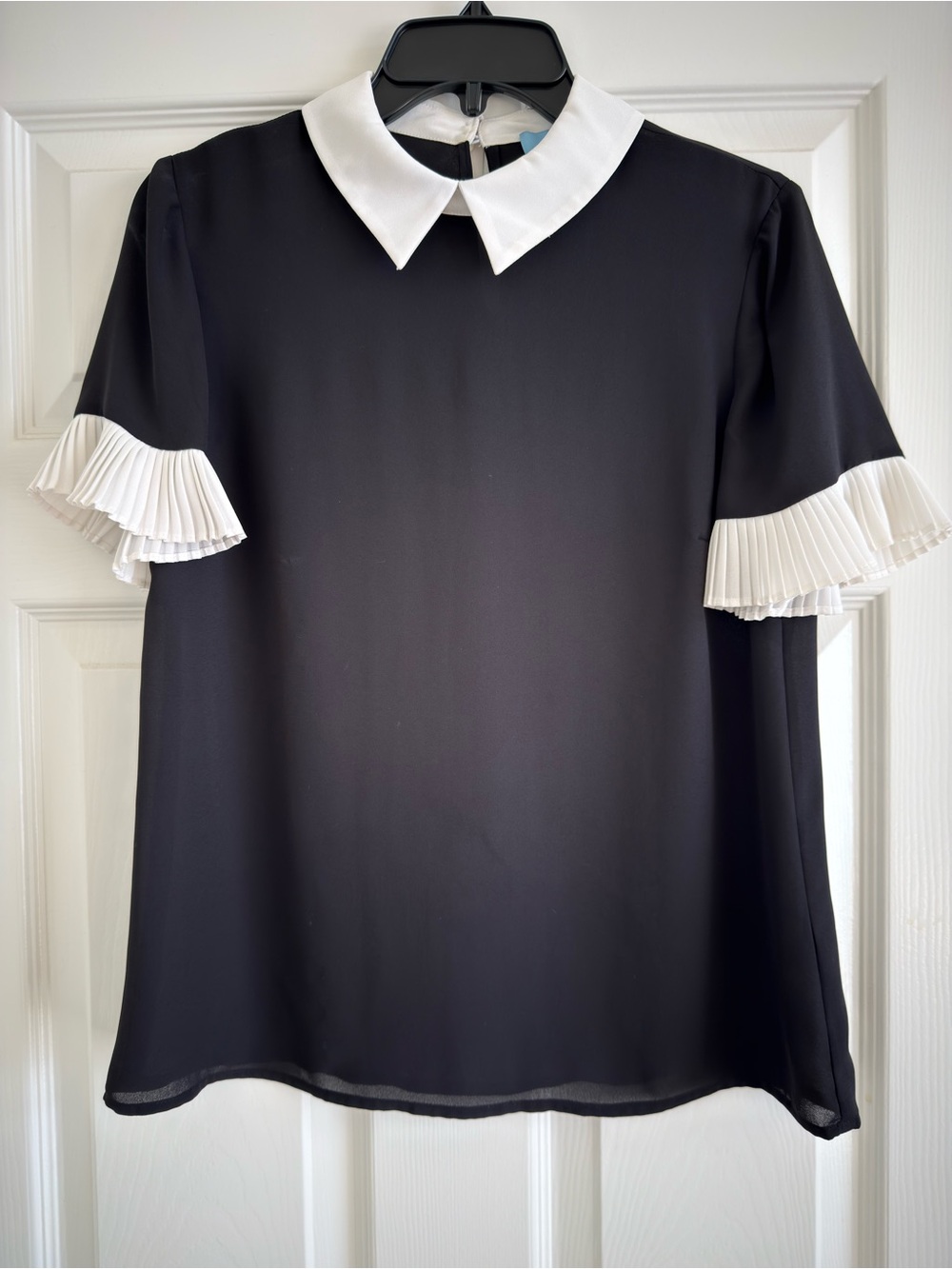 CeCe Chiffon Black Blouse with White Collar and Pleated Sleeve Trim Size XS